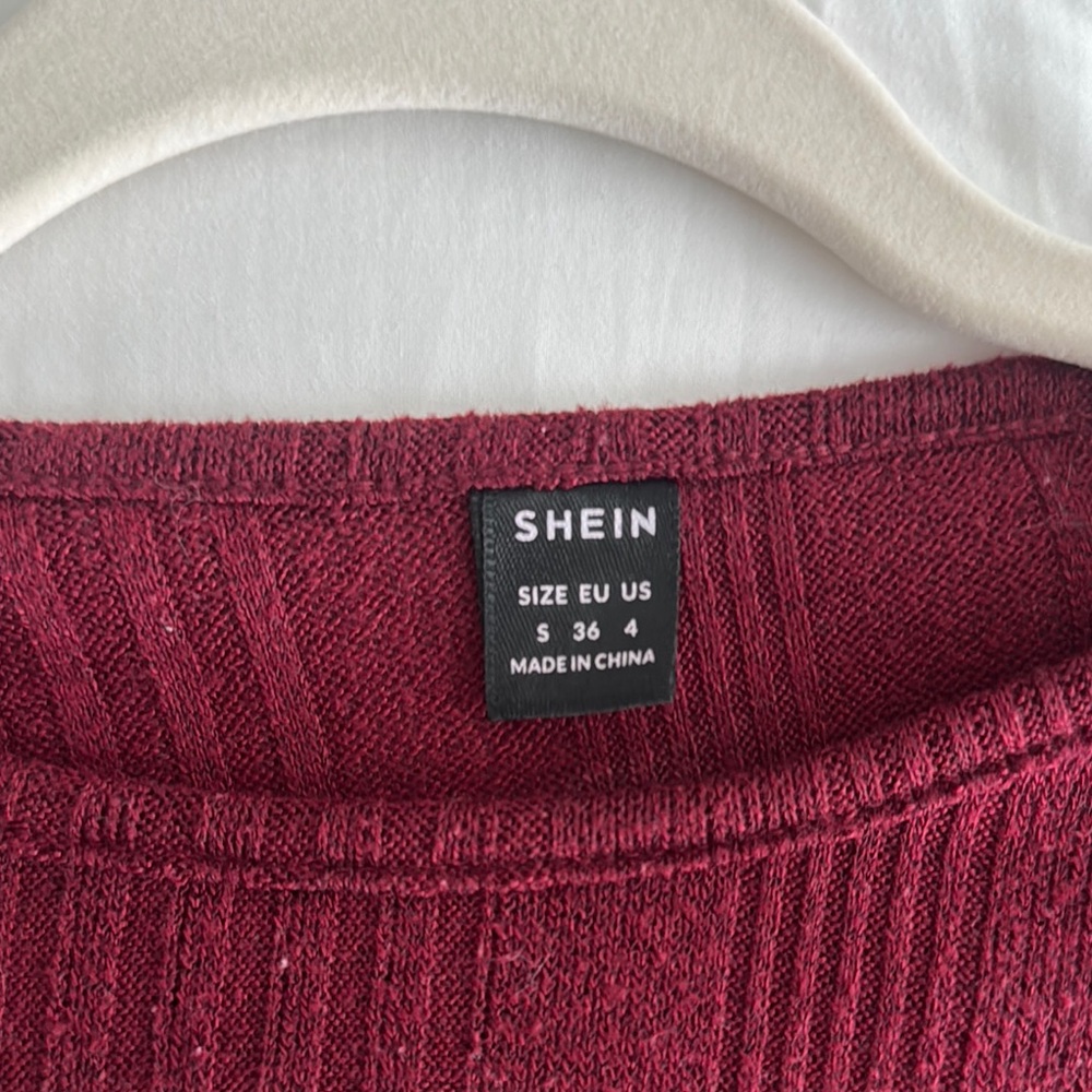 Red Ribbed Fitted Blouse - Picture 2 of 4